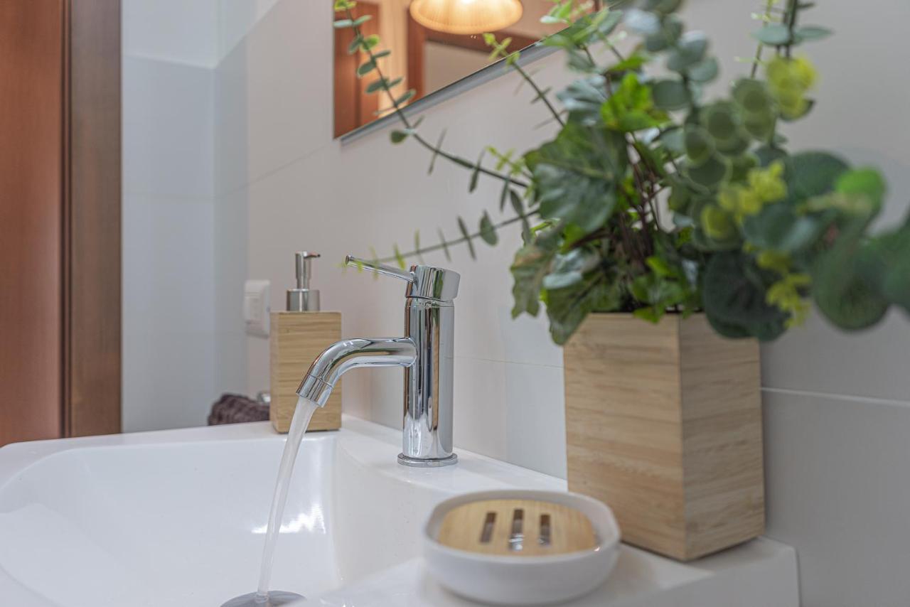 Dolce Vita Family Apartment Сирмионе Экстерьер фото