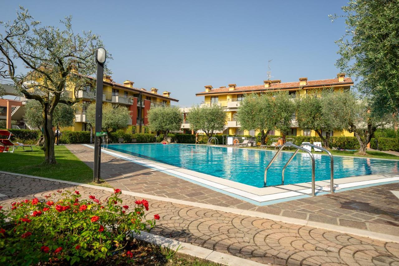 Dolce Vita Family Apartment Сирмионе Экстерьер фото